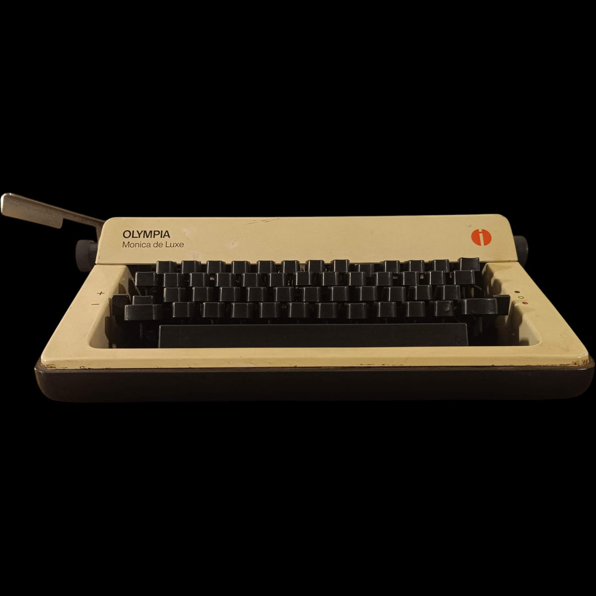 Image of Olympia Monica De Luxe Typewriter.
Available from universaltypewritercompany.in