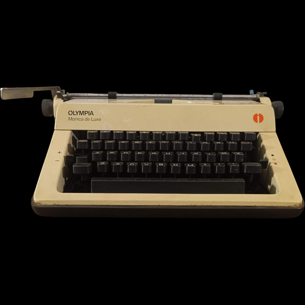 Image of Olympia Monica De Luxe Typewriter.
Available from universaltypewritercompany.in
