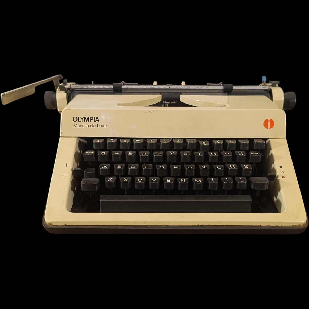 Image of Olympia Monica De Luxe Typewriter.
Available from universaltypewritercompany.in