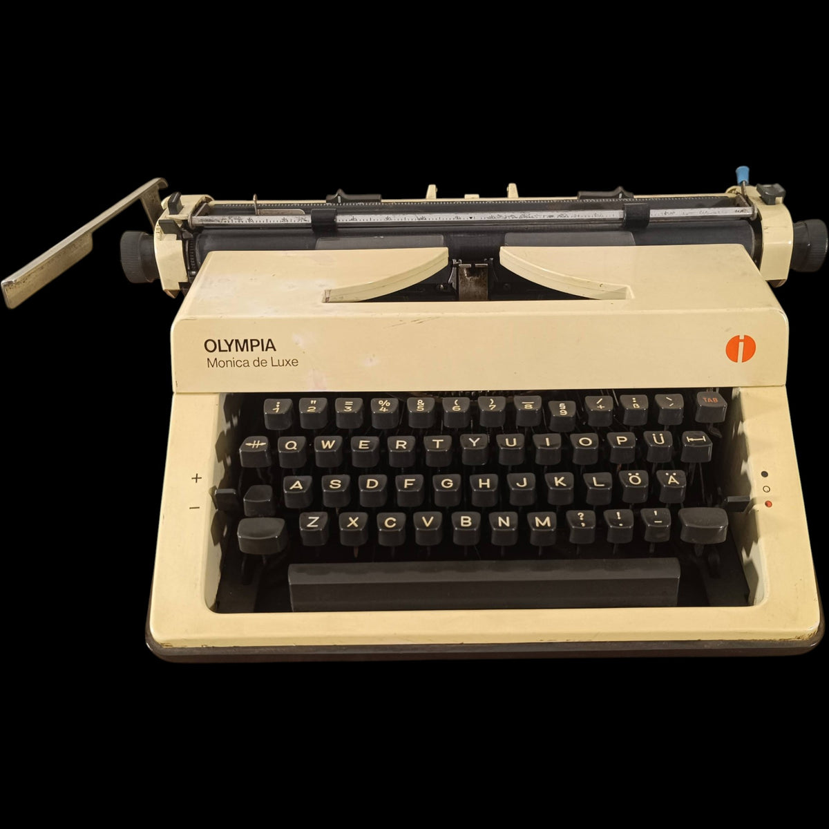 Image of Olympia Monica De Luxe Typewriter.
Available from universaltypewritercompany.in