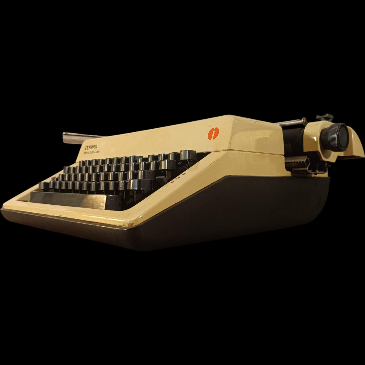 Image of Olympia Monica De Luxe Typewriter.
Available from universaltypewritercompany.in
