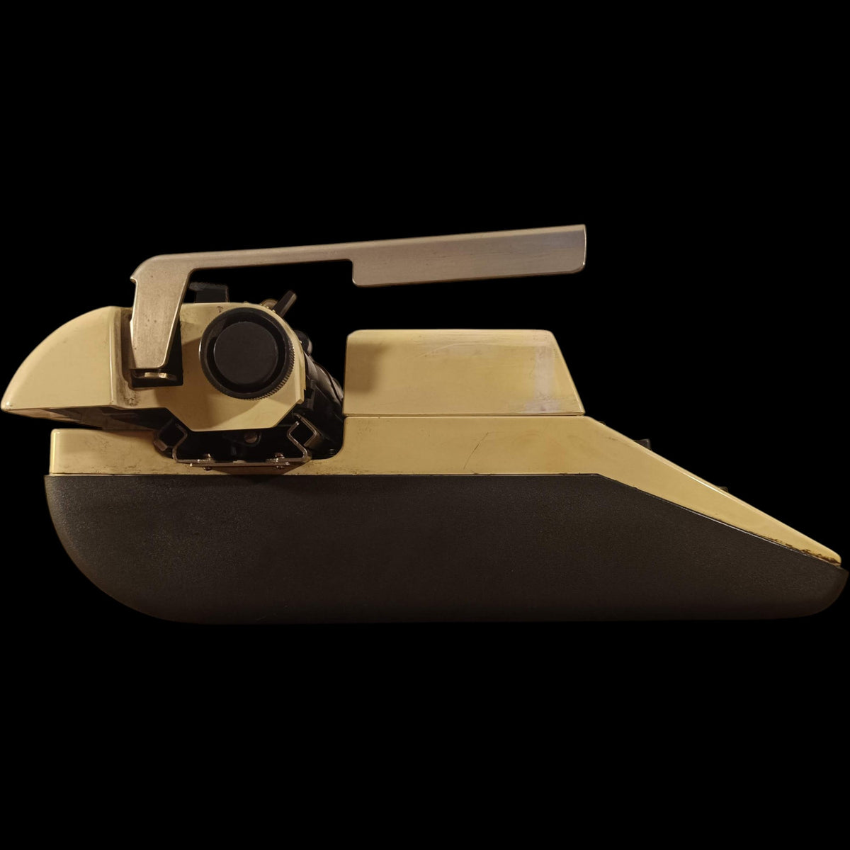 Image of Olympia Monica De Luxe Typewriter.
Available from universaltypewritercompany.in