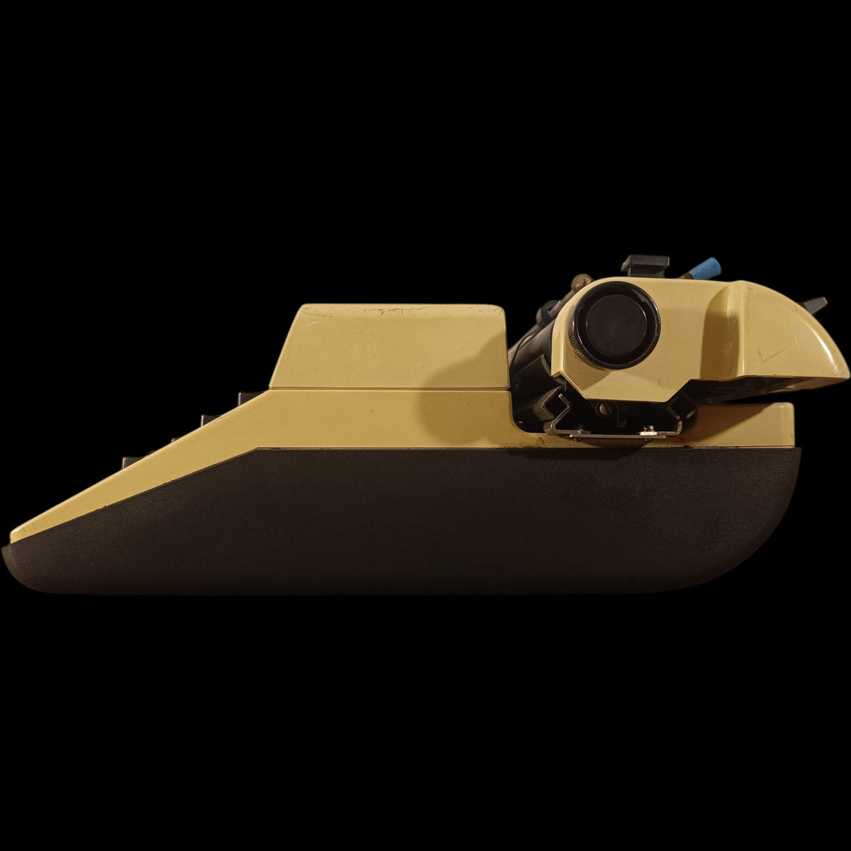 Image of Olympia Monica De Luxe Typewriter.
Available from universaltypewritercompany.in