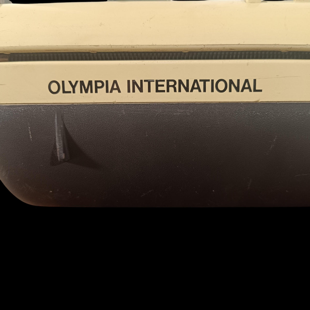 Image of Olympia Monica De Luxe Typewriter.
Available from universaltypewritercompany.in