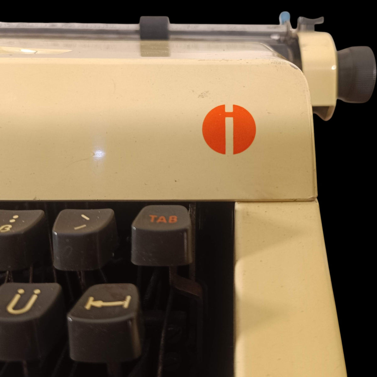 Image of Olympia Monica De Luxe Typewriter.
Available from universaltypewritercompany.in