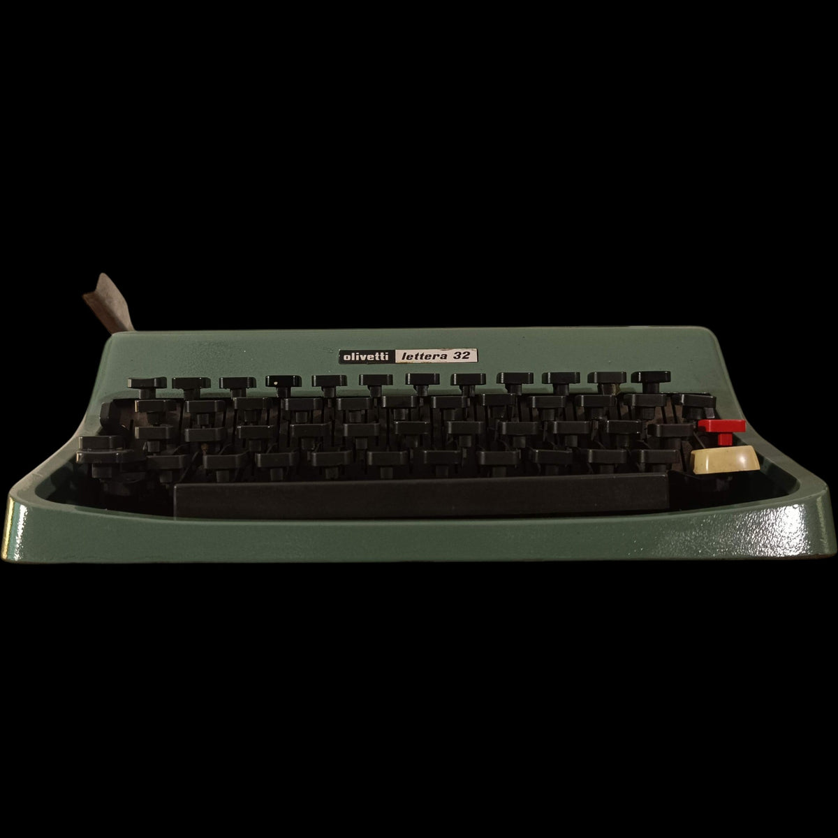Image of Olivetti Lettera 32 Typewriter.
Available from universaltypewritercompany.in