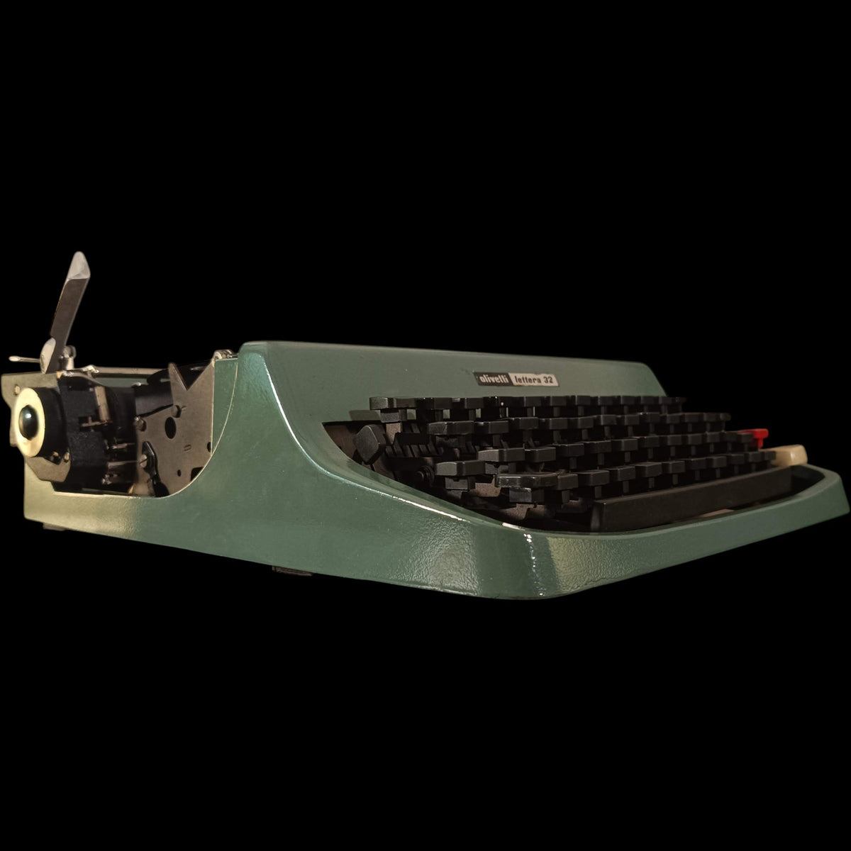 Image of Olivetti Lettera 32 Typewriter.
Available from universaltypewritercompany.in