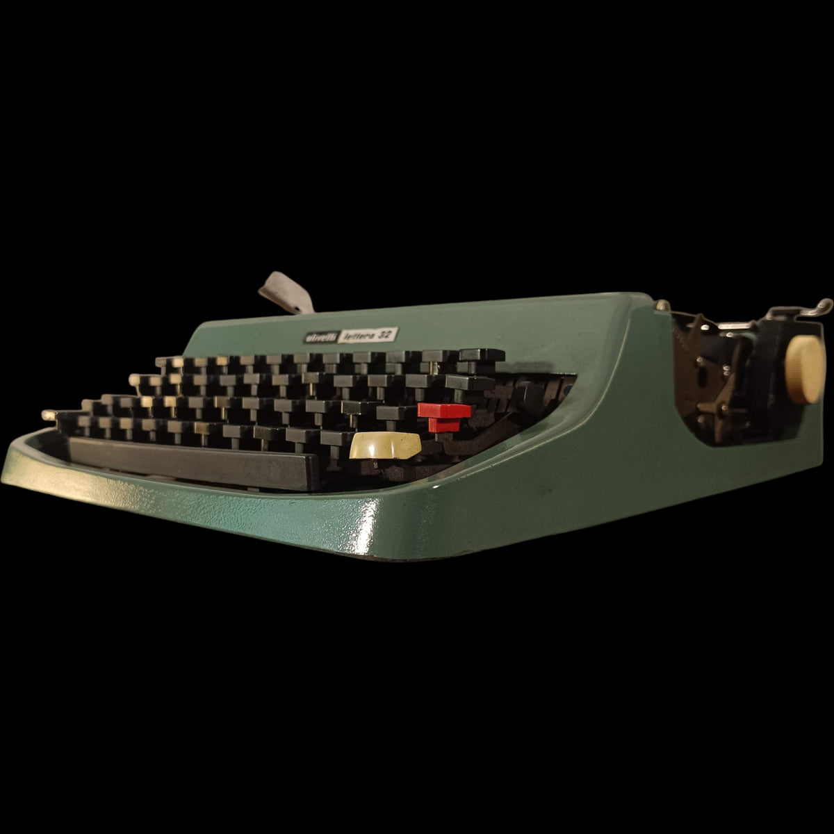 Image of Olivetti Lettera 32 Typewriter.
Available from universaltypewritercompany.in