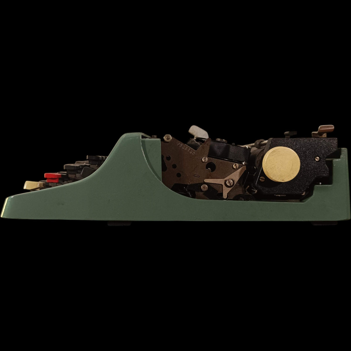 Image of Olivetti Lettera 32 Typewriter.
Available from universaltypewritercompany.in
