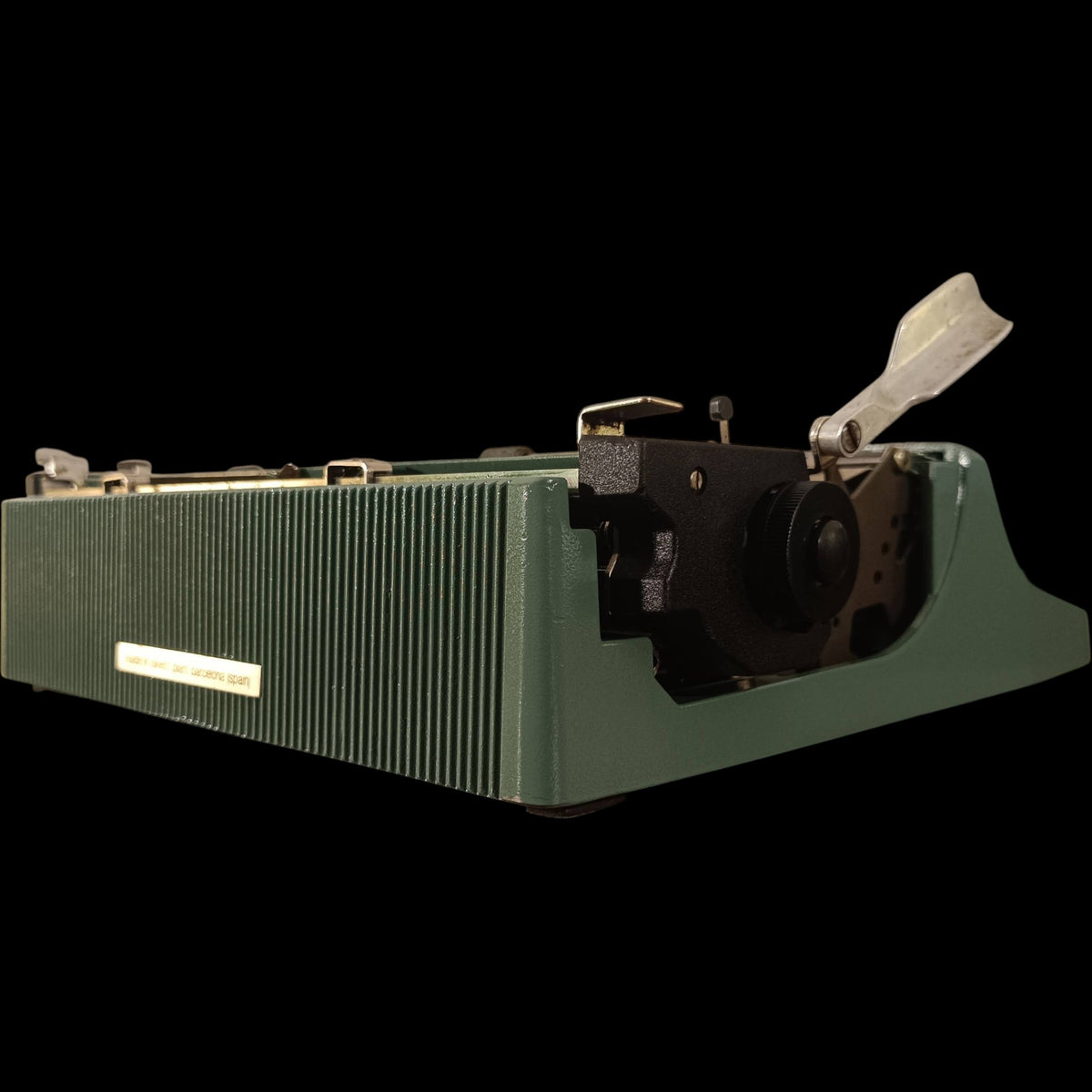 Image of Olivetti Lettera 32 Typewriter.
Available from universaltypewritercompany.in