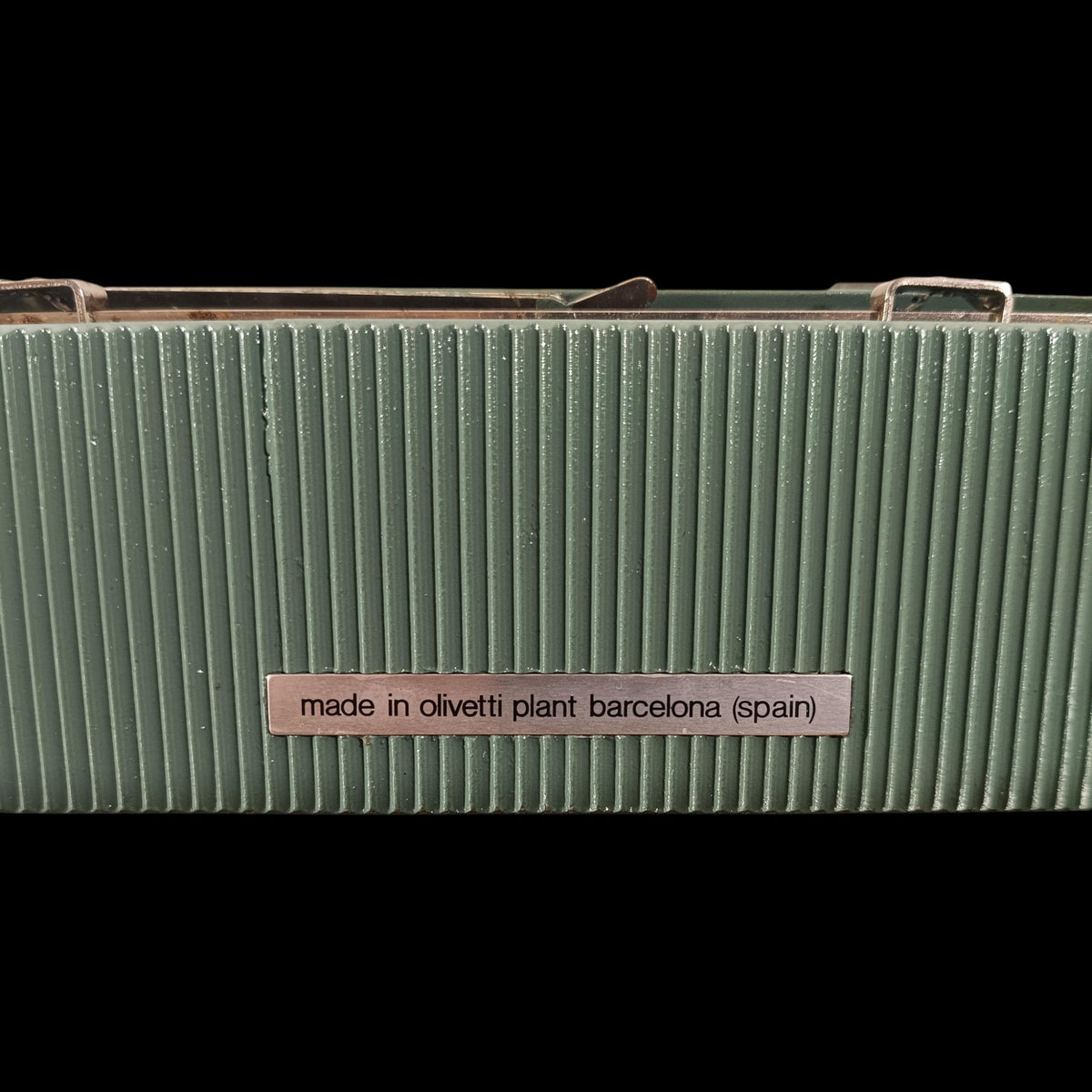 Image of Olivetti Lettera 32 Typewriter.
Available from universaltypewritercompany.in