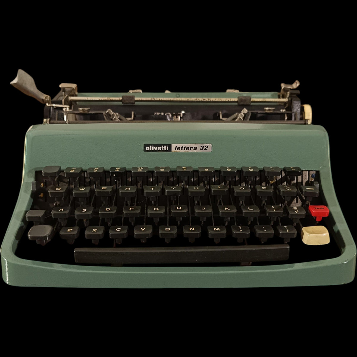 Image of Olivetti Lettera 32 Typewriter.
Available from universaltypewritercompany.in