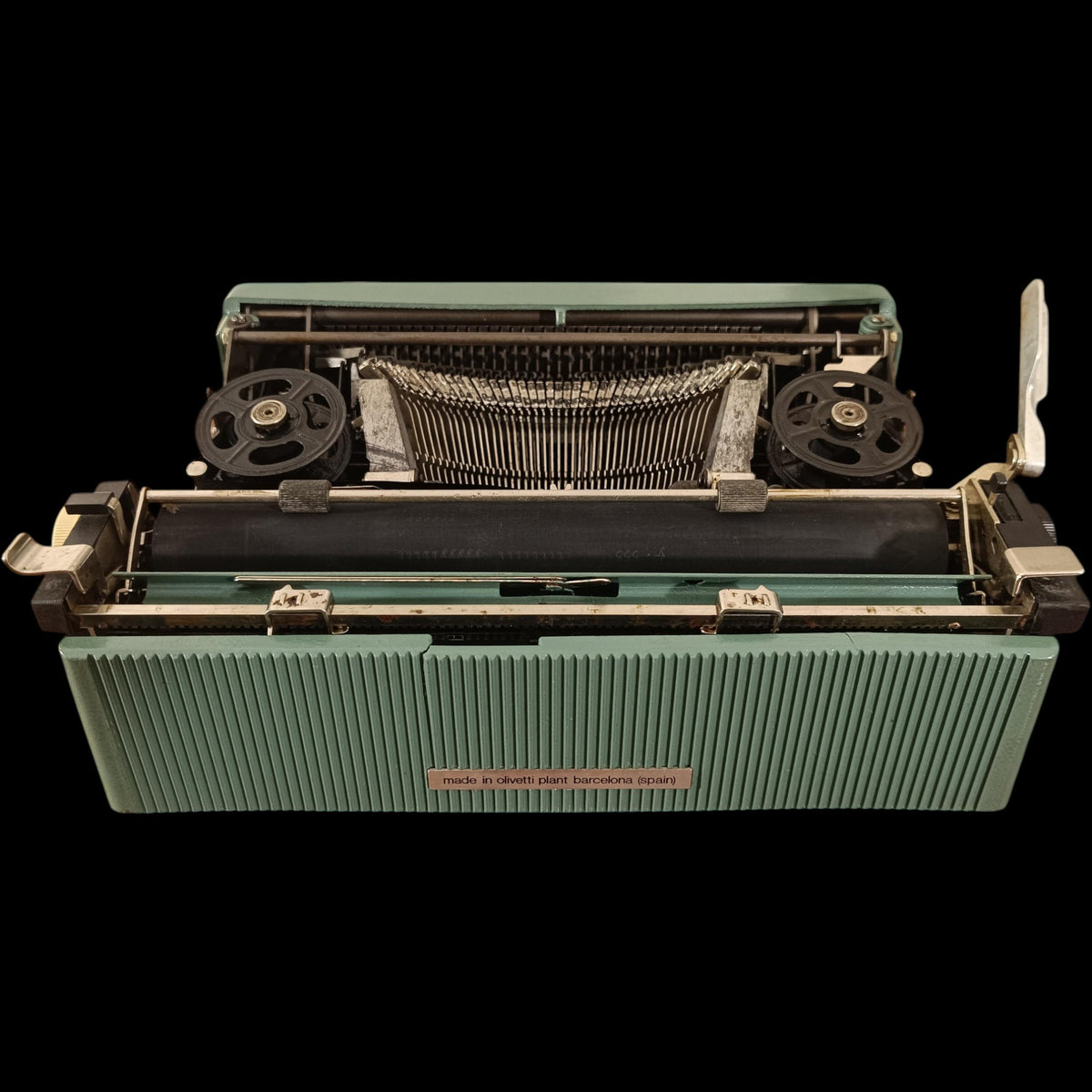 Image of Olivetti Lettera 32 Typewriter.
Available from universaltypewritercompany.in