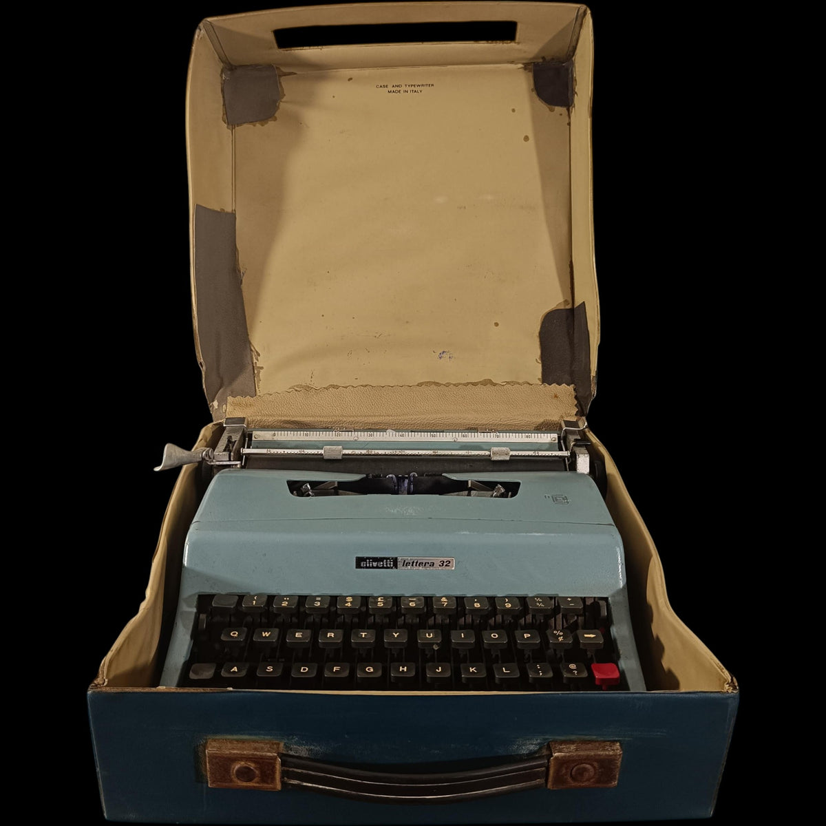Image of Olivetti Lettera 32 Special Print Typewriter.
Available from universaltypewritercompany.in
