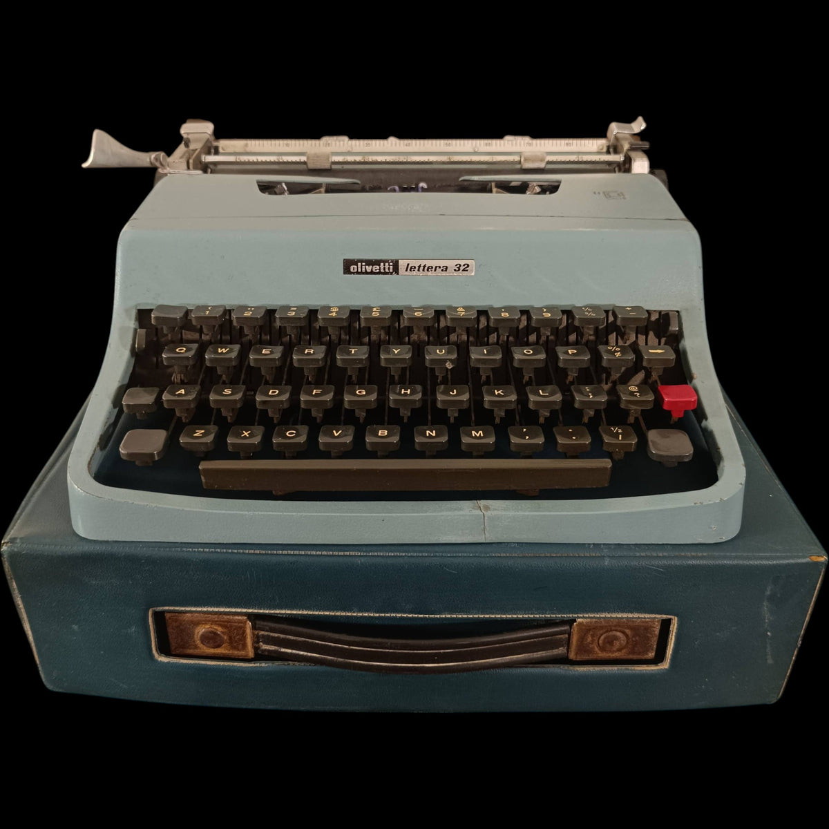 Image of Olivetti Lettera 32 Special Print Typewriter.
Available from universaltypewritercompany.in