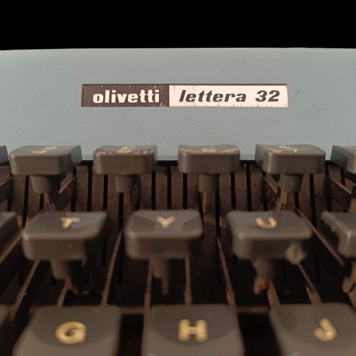 Image of Olivetti Lettera 32 Special Print Typewriter.
Available from universaltypewritercompany.in