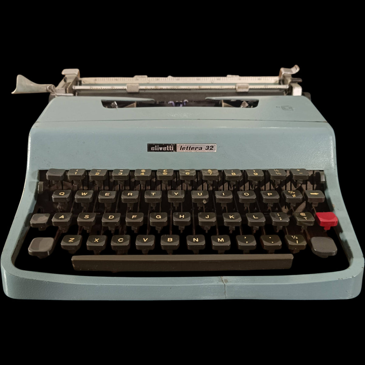 Image of Olivetti Lettera 32 Special Print Typewriter.
Available from universaltypewritercompany.in