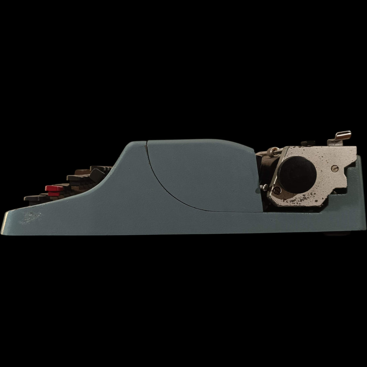 Image of Olivetti Lettera 32 Special Print Typewriter.
Available from universaltypewritercompany.in