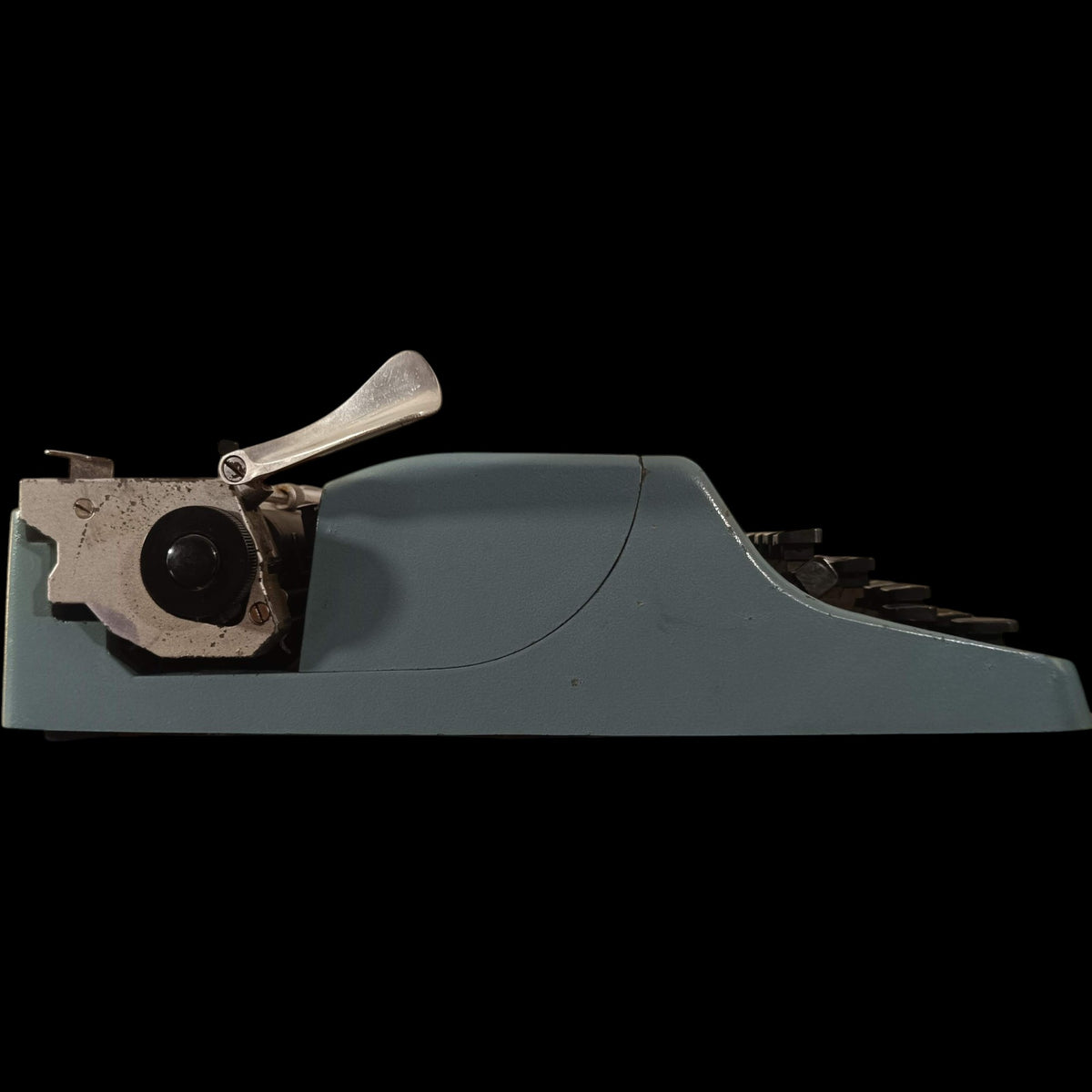Image of Olivetti Lettera 32 Special Print Typewriter.
Available from universaltypewritercompany.in