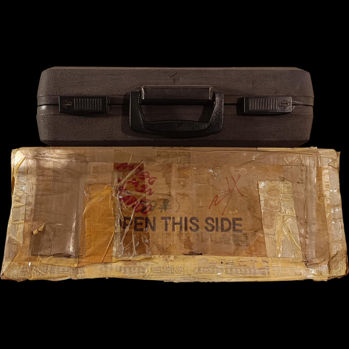 Image of Marathon 2200 DlX Typewriter.
Available from universaltypewritercompany.in