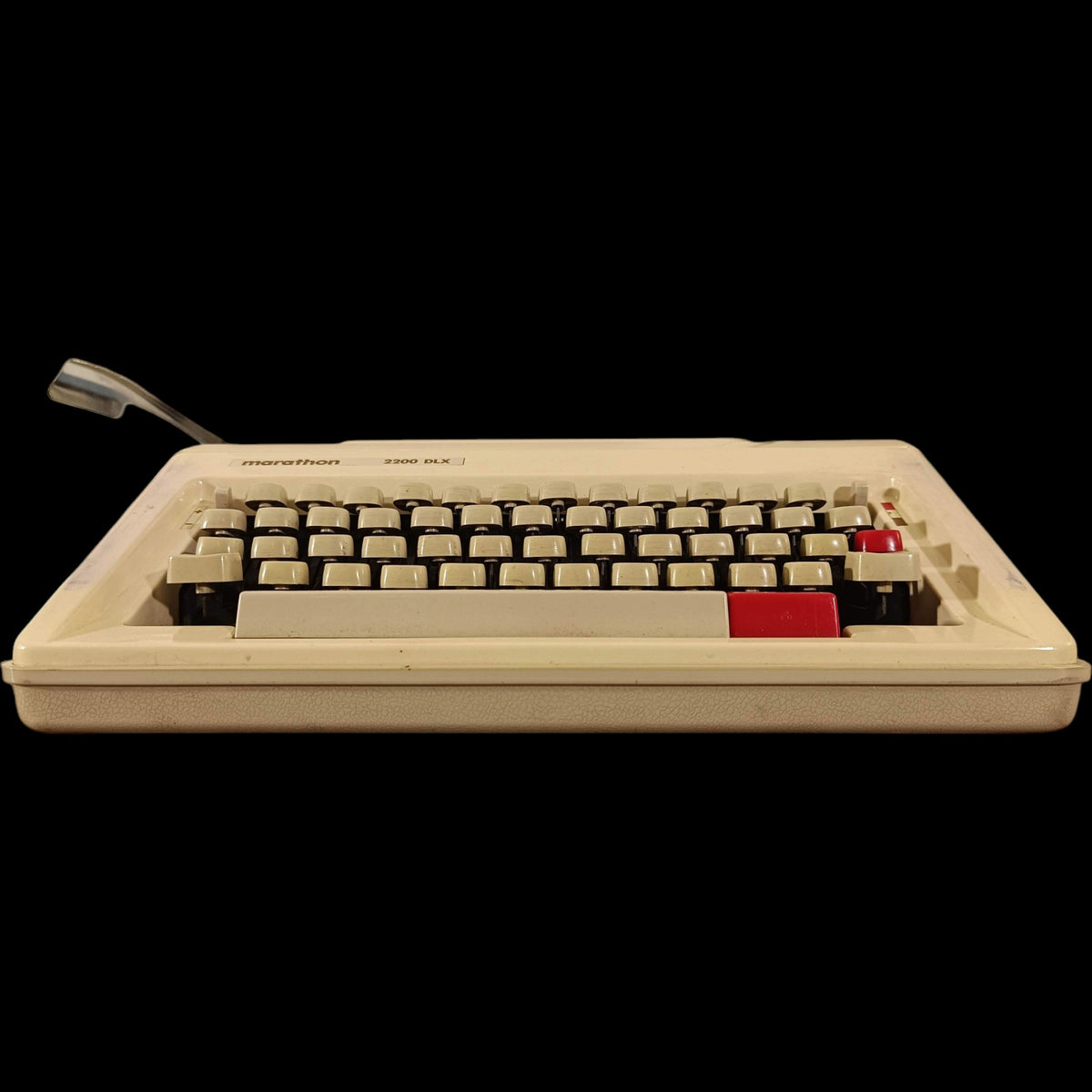 Image of Marathon 2200 DlX Typewriter.
Available from universaltypewritercompany.in