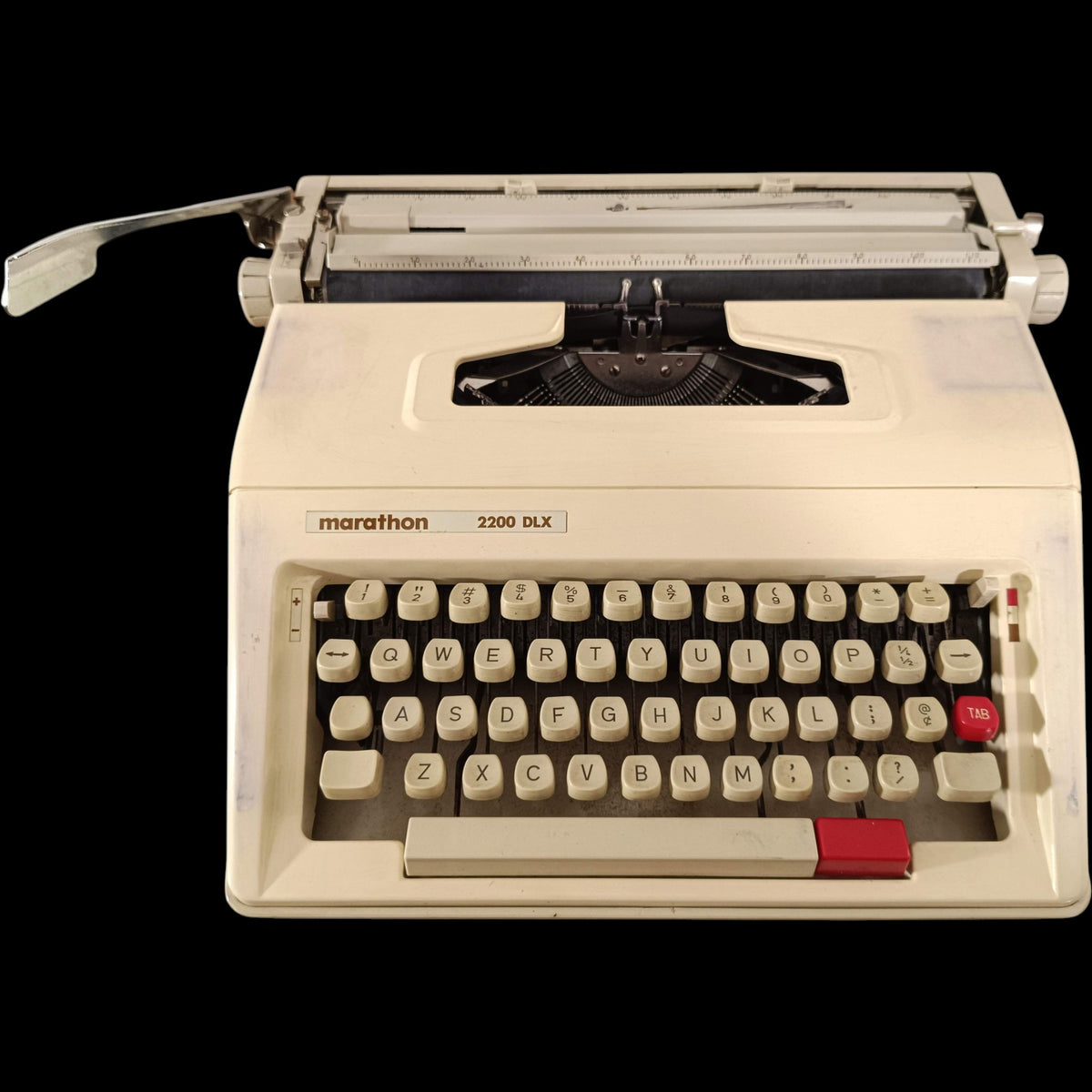 Image of Marathon 2200 DlX Typewriter.
Available from universaltypewritercompany.in