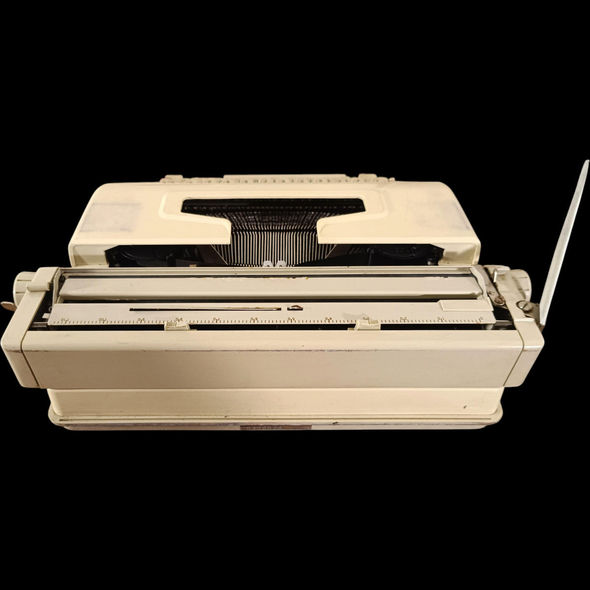 Image of Marathon 2200 DlX Typewriter.
Available from universaltypewritercompany.in