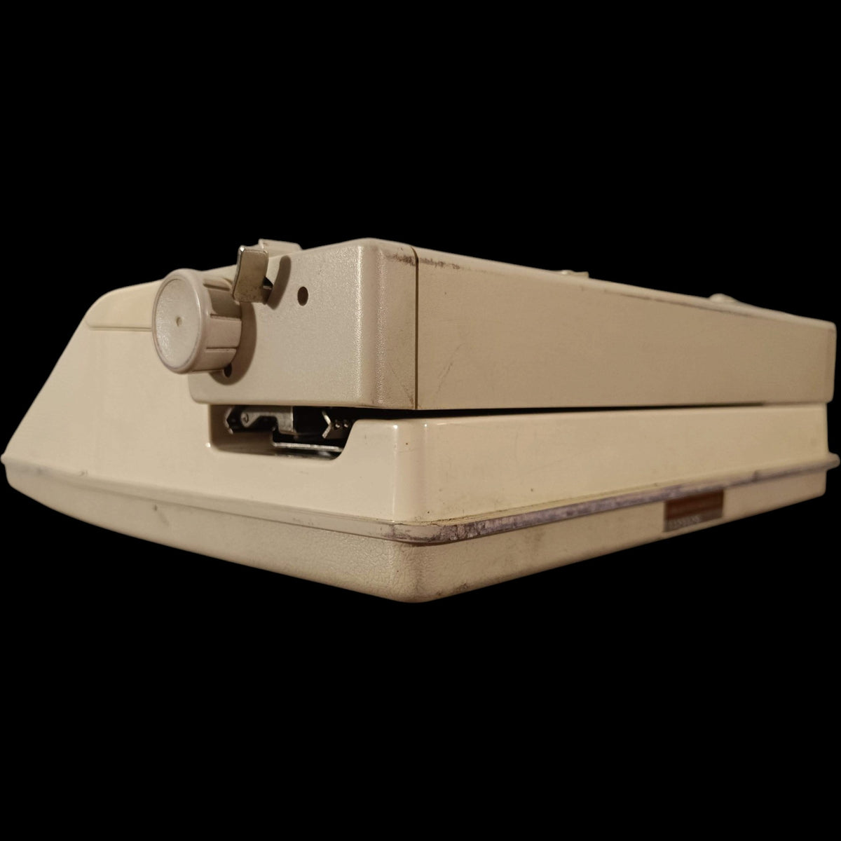 Image of Marathon 2200 DlX Typewriter.
Available from universaltypewritercompany.in