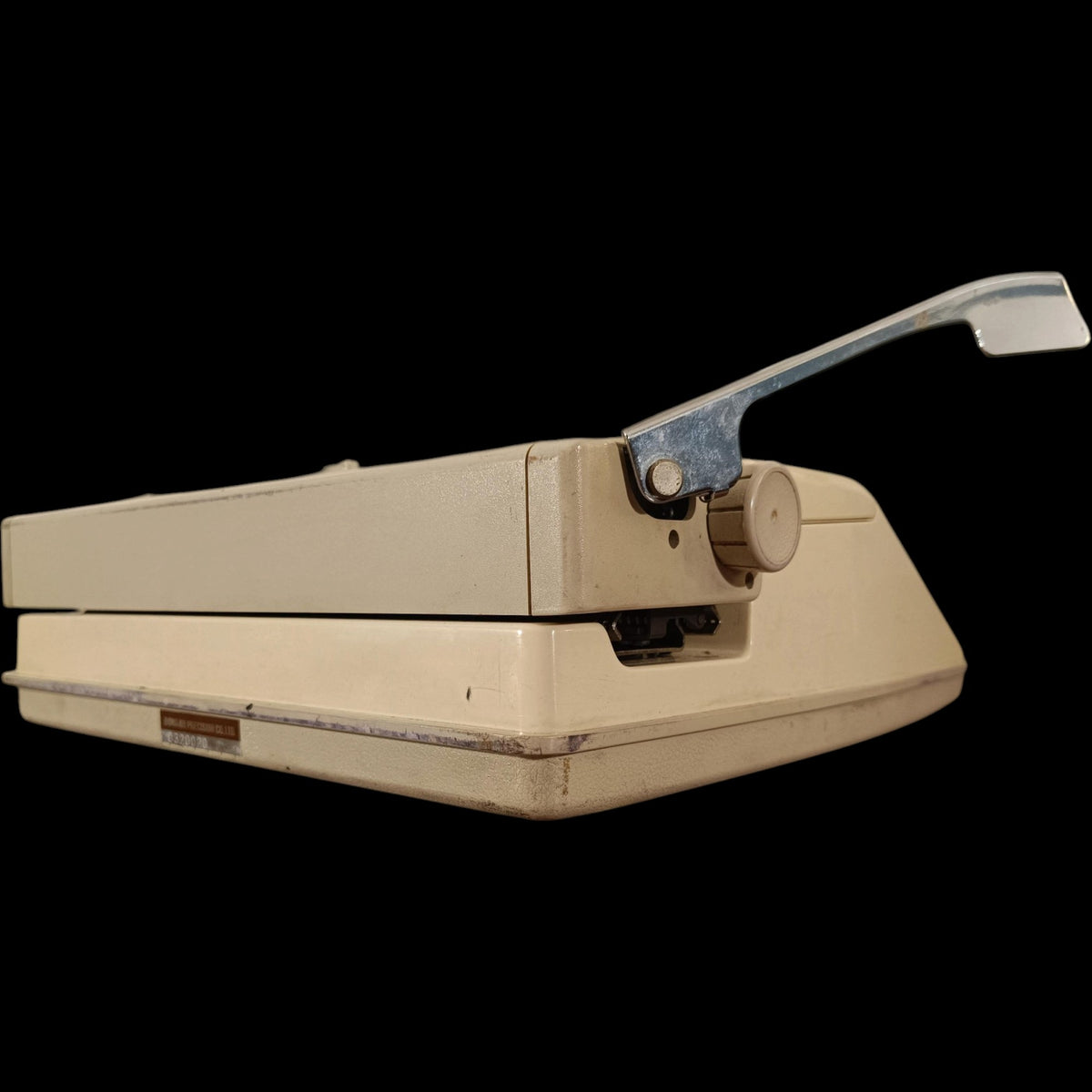 Image of Marathon 2200 DlX Typewriter.
Available from universaltypewritercompany.in