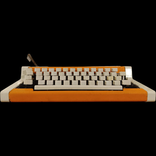 Image of Olympia Traveller De Luxe S Typewriter.
Available from universaltypewritercompany.in