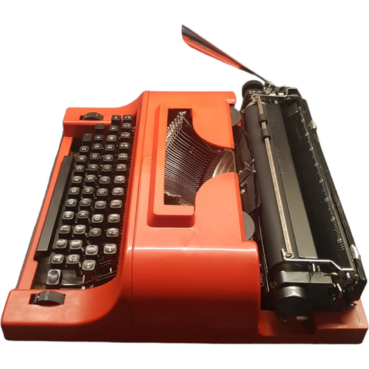 Image of Remington Travelriter Typewriter from universaltypewritercompany.in