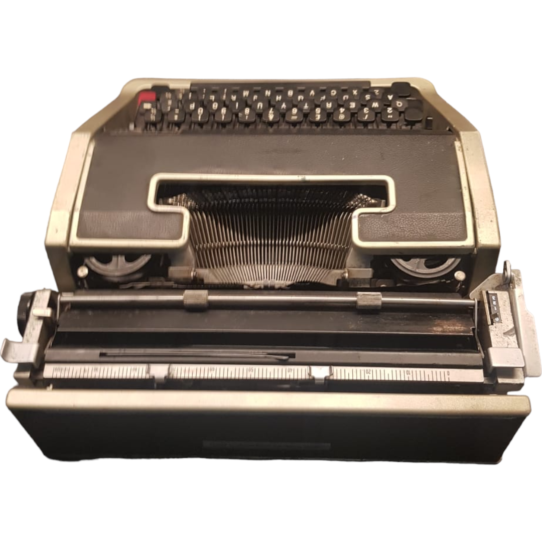 Image of Olivetti Lettera DL Typewriter from universaltypewritercompany.in