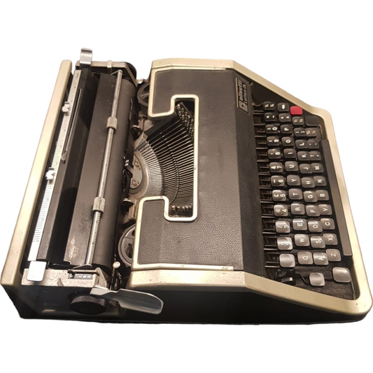 Image of Olivetti Lettera DL Typewriter from universaltypewritercompany.in