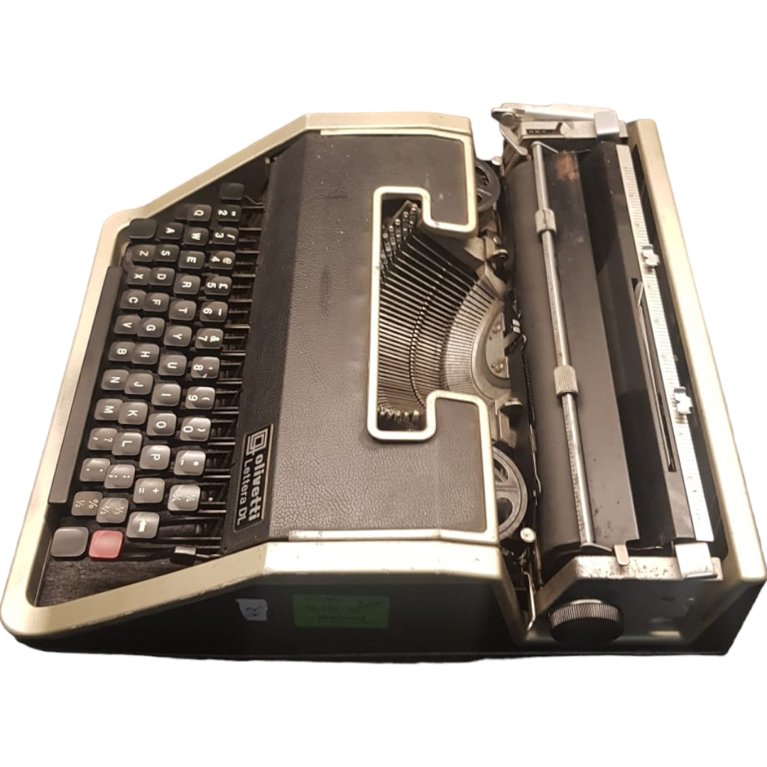 Image of Olivetti Lettera DL Typewriter from universaltypewritercompany.in