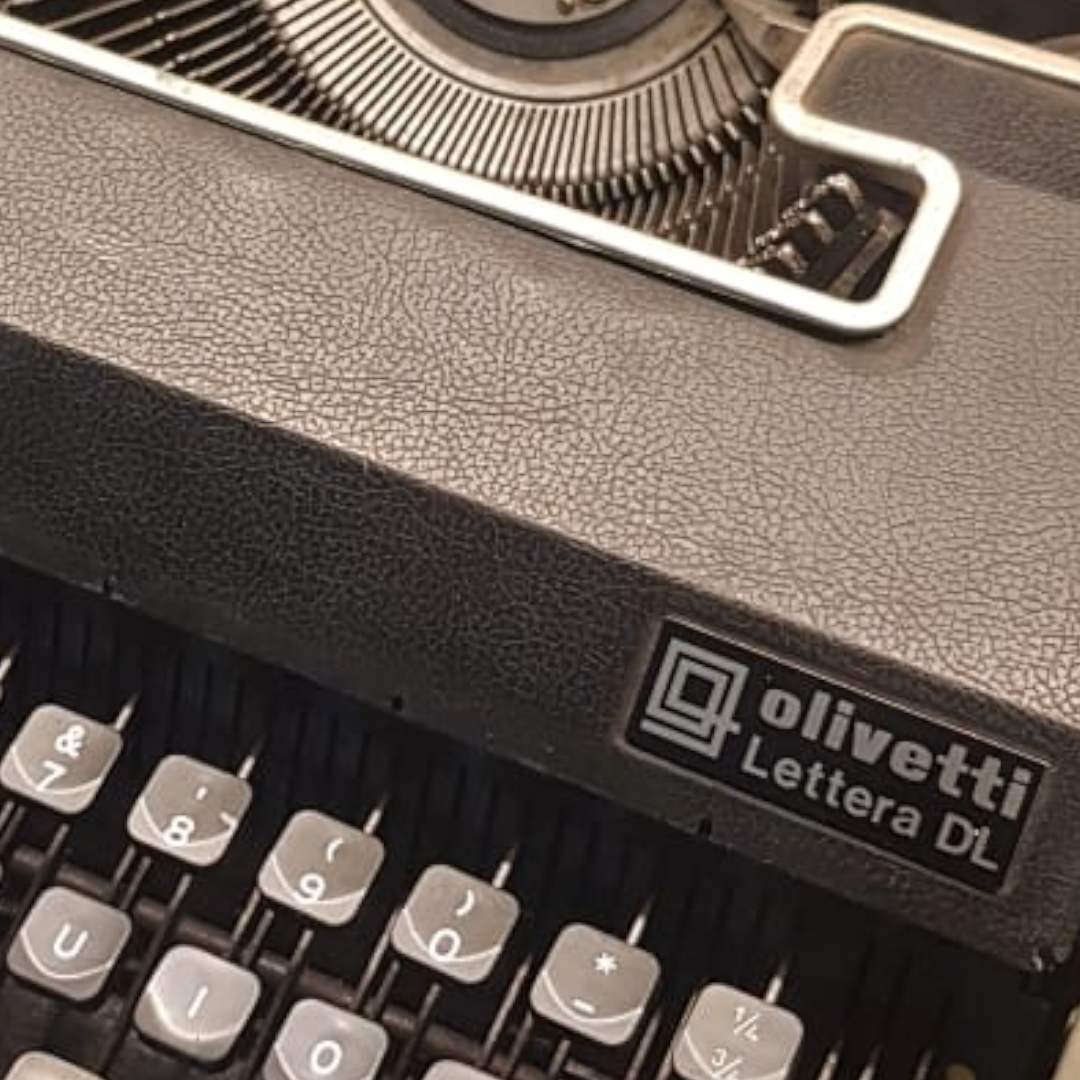 Image of Olivetti Lettera DL Typewriter from universaltypewritercompany.in