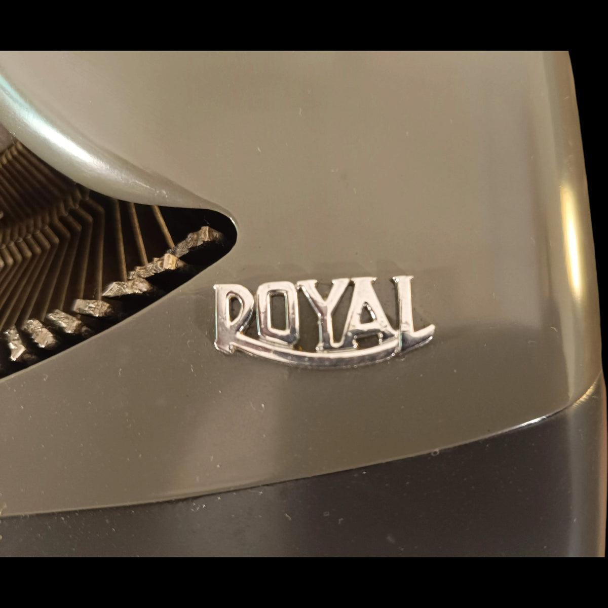 Image of Royal Royalite Typewriter.
Available from universaltypewritercompany.in