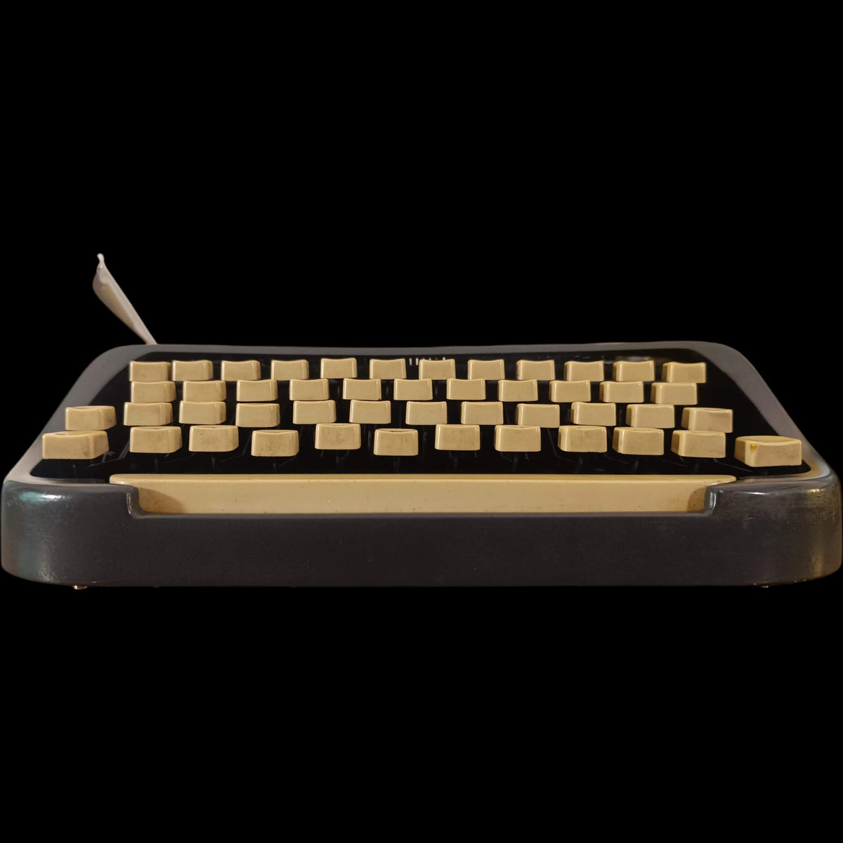 Image of Royal Royalite Typewriter.
Available from universaltypewritercompany.in