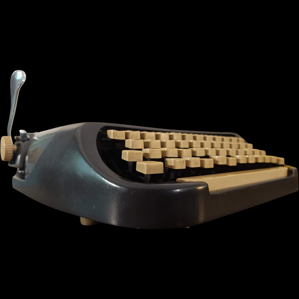 Image of Royal Royalite Typewriter.
Available from universaltypewritercompany.in