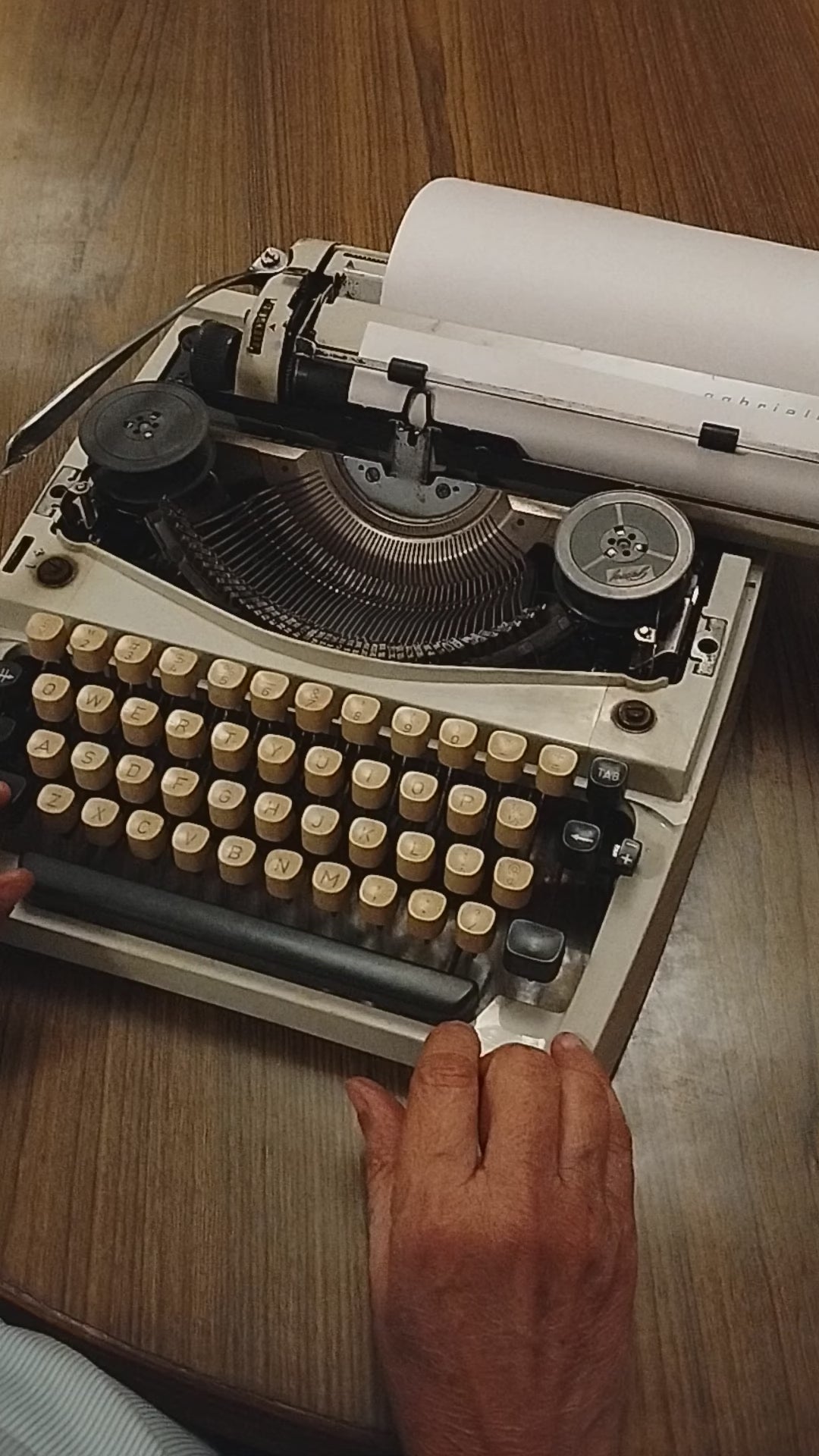 Video of Gabriel Typewriter from universaltypewritercompany.in