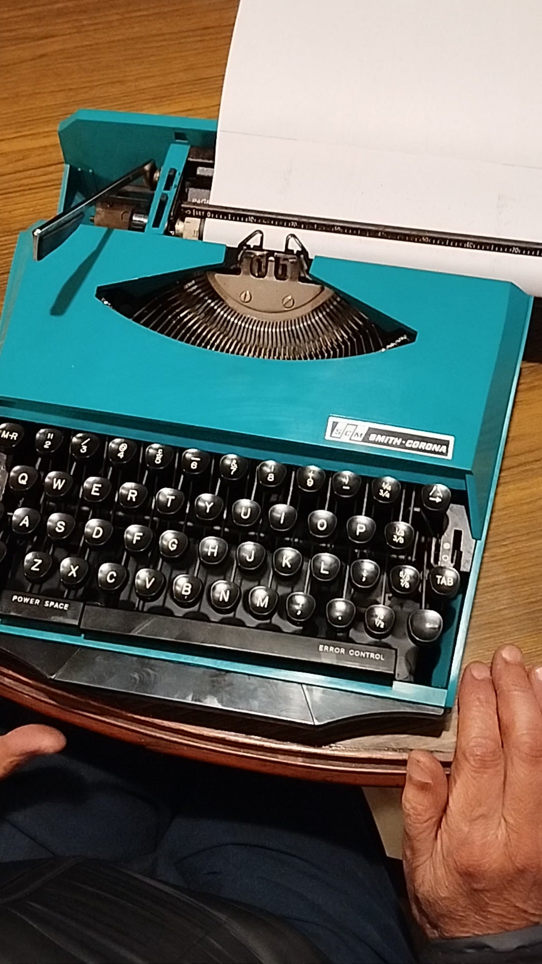 Typing Video of Smith Corona SCM Typewriter from universaltypewritercompany.in