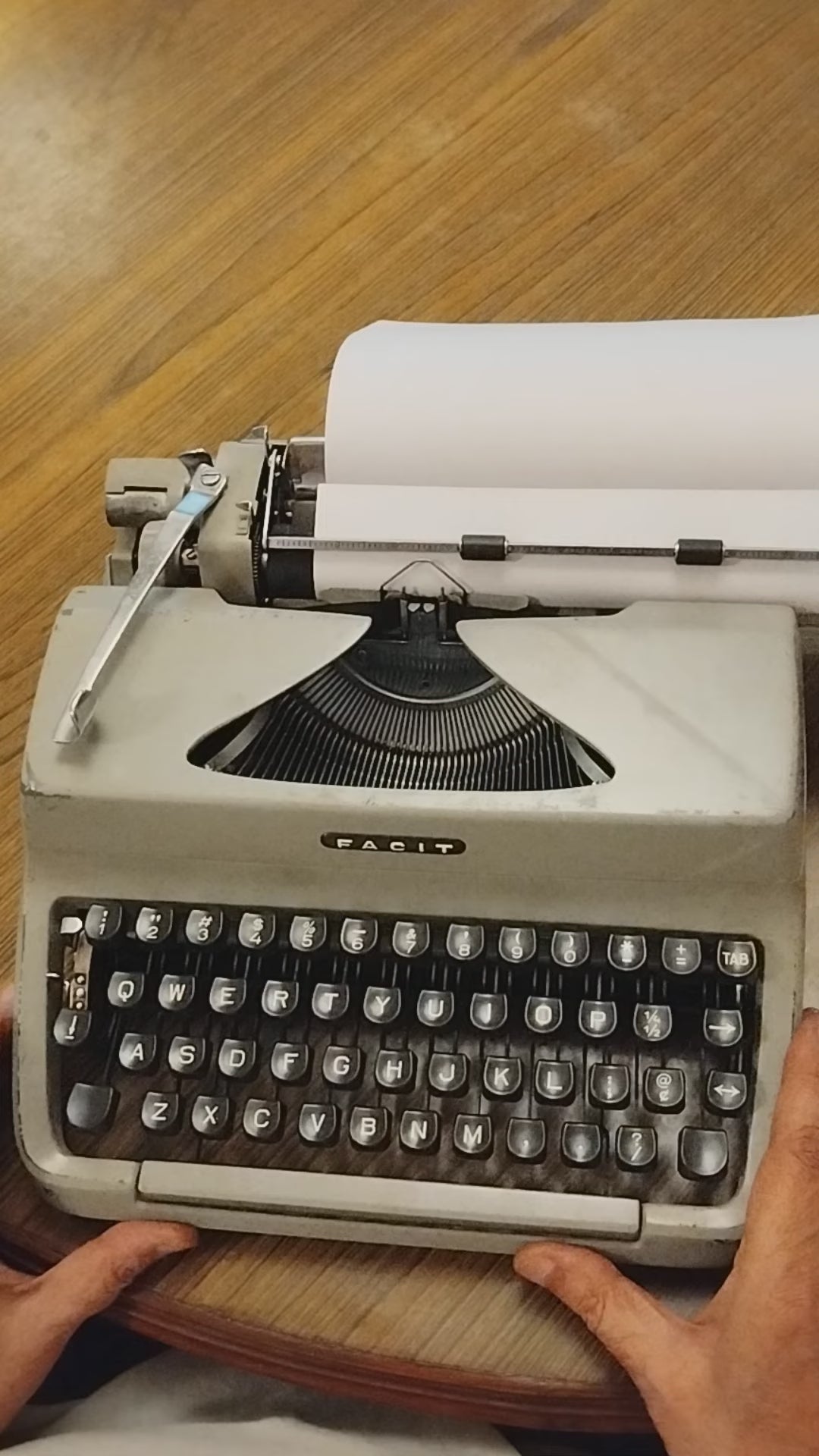 Typing Video of Facit Typewriter. Available from universaltypewritercompany.in