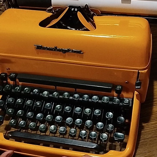 Typing Video of Remington Desktop Typewriter. Available from universaltypewritercompany.in