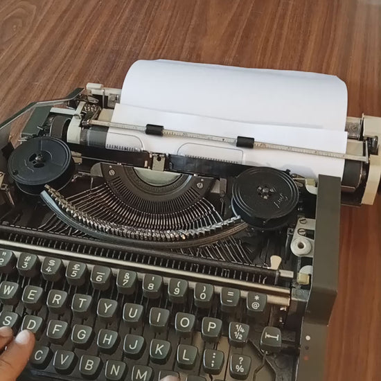 Video of Olympia Traveller De Luxe Typewriter. Available from universaltypewritercompany.in