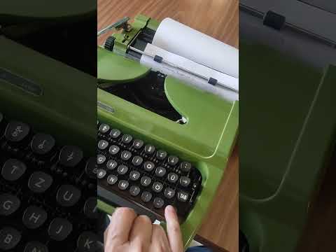 Typing Demonstration Video of Prasident 1550 Super Typewriter. Available from universaltypewritercompany.in