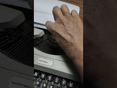 Typing Demonstration Video of Underwood 18 Typewriter. Available from universaltypewritercompany.in.