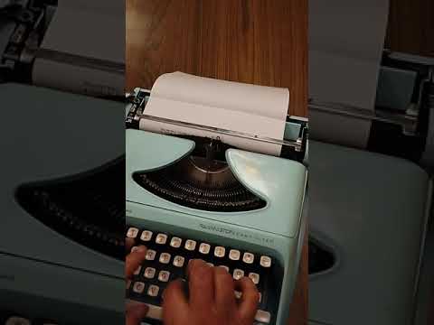Typing Demonstration Video of Remington Easy-Riter Sperry Rand Typewriter. Available from universaltypewritercompany.in