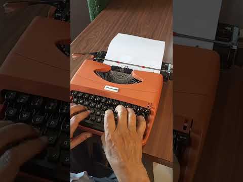 Typing Demonstration Video of Underwood 18 Typewriter. Available from universaltypewritercompany.in