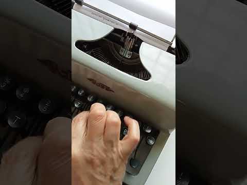 Typing Demonstration Video of Voss Typewriter. Available from universaltypewritercompany.in