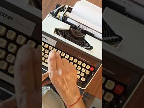 Brother Deluxe 1350 Typewriter – Universal Typewriter Co